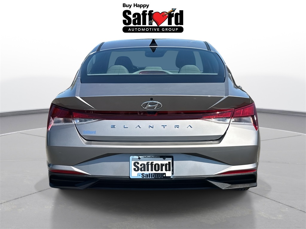 2023 Hyundai Elantra SEL photo 6