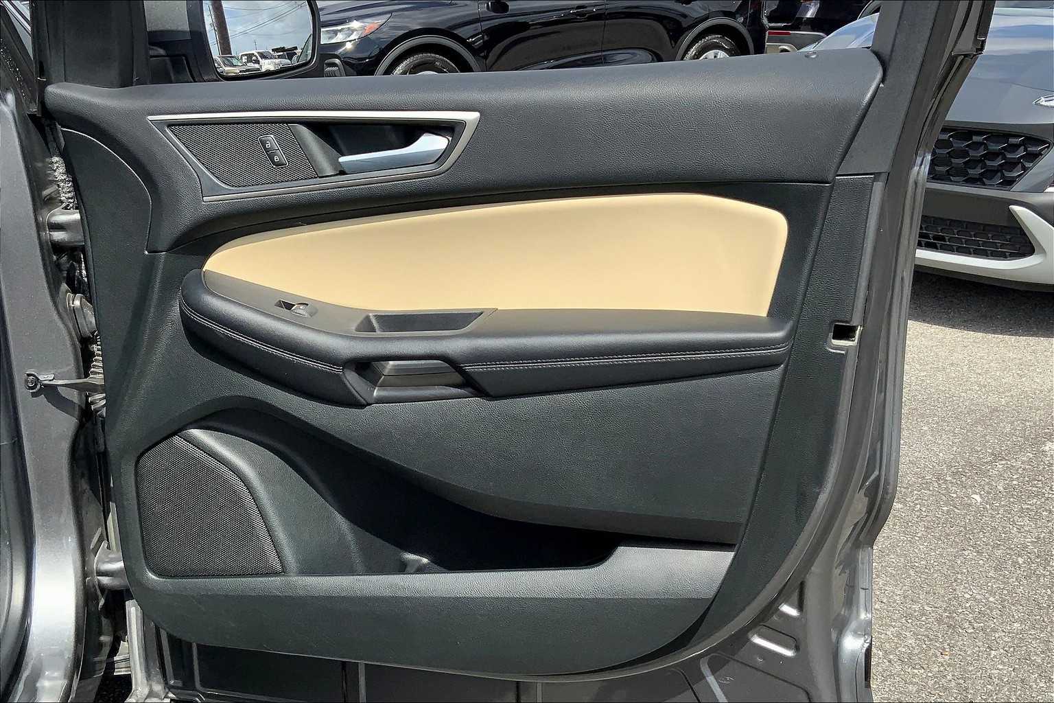 2023 Ford Edge SEL photo 22