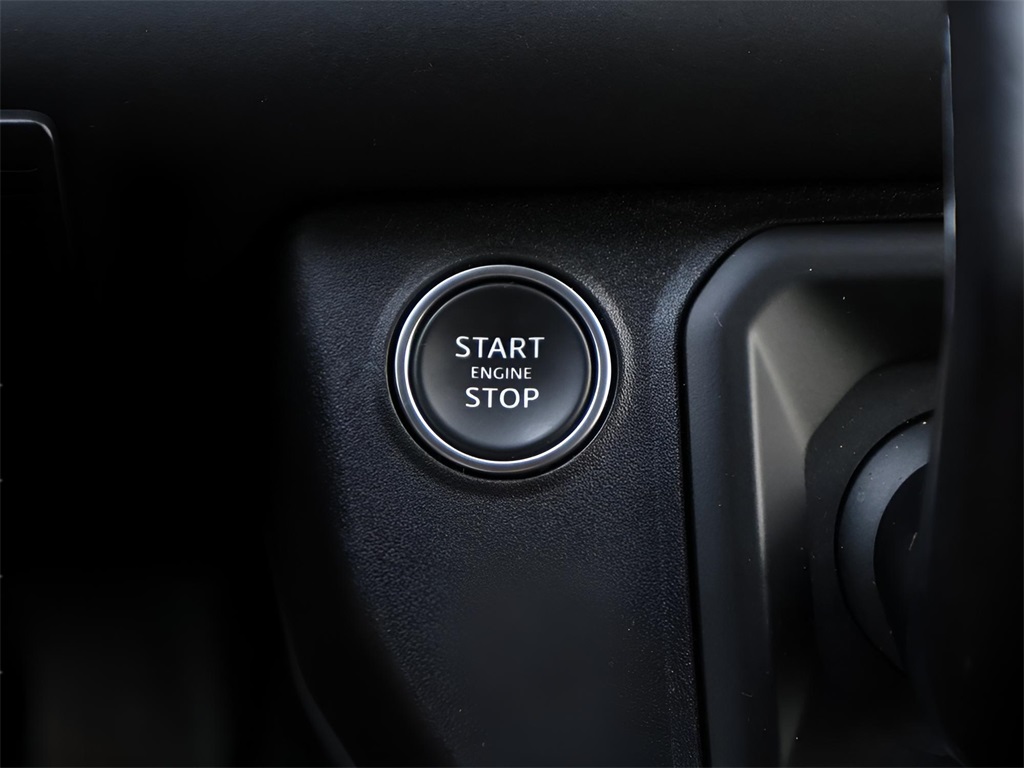 2024 Land Rover Defender 130 X-Dynamic SE photo 25