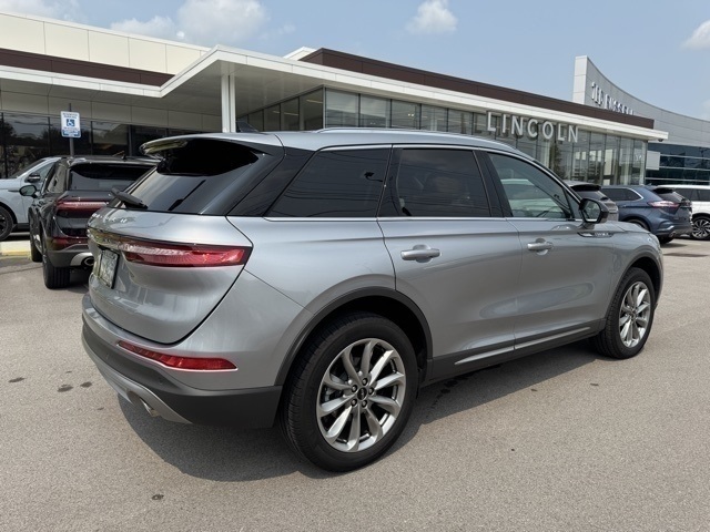 2022 Lincoln Corsair Standard photo 3