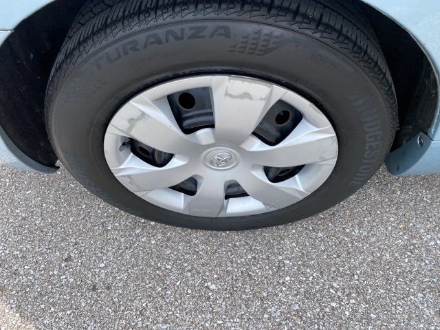2009 Toyota Camry LE photo 27