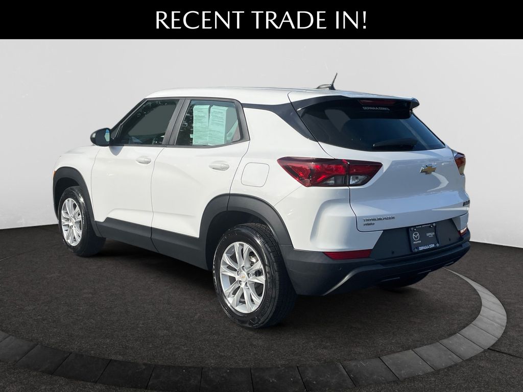 2021 Chevrolet Trailblazer LS photo 2