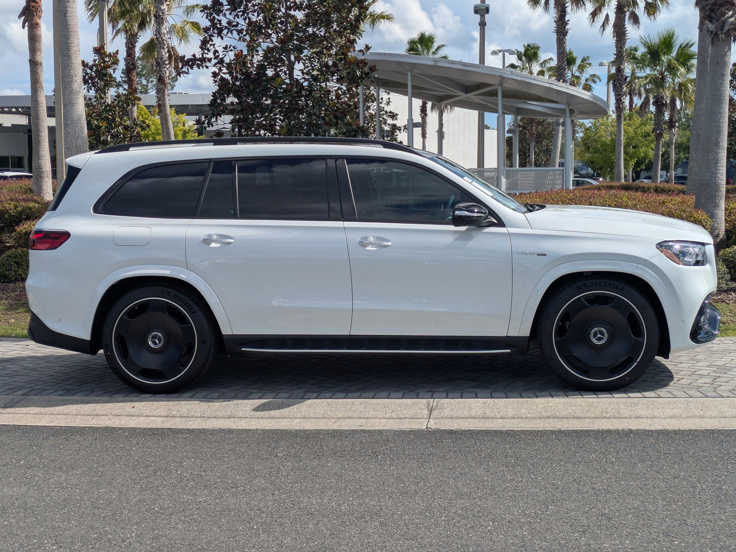2025 Mercedes Benz GLS AMG 63 4MATIC photo 4