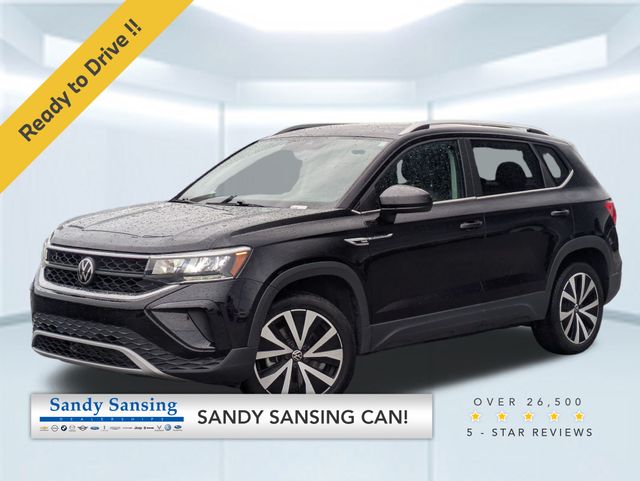 2024 Volkswagen Taos SE's photo