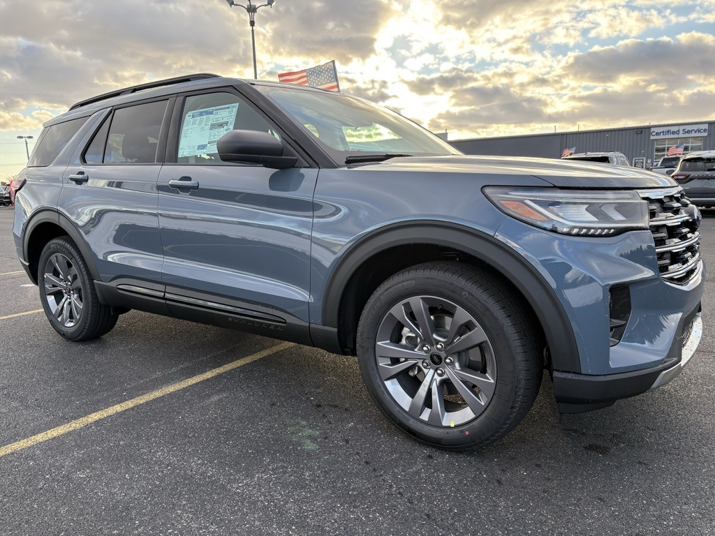 2026 Ford Explorer photo 2