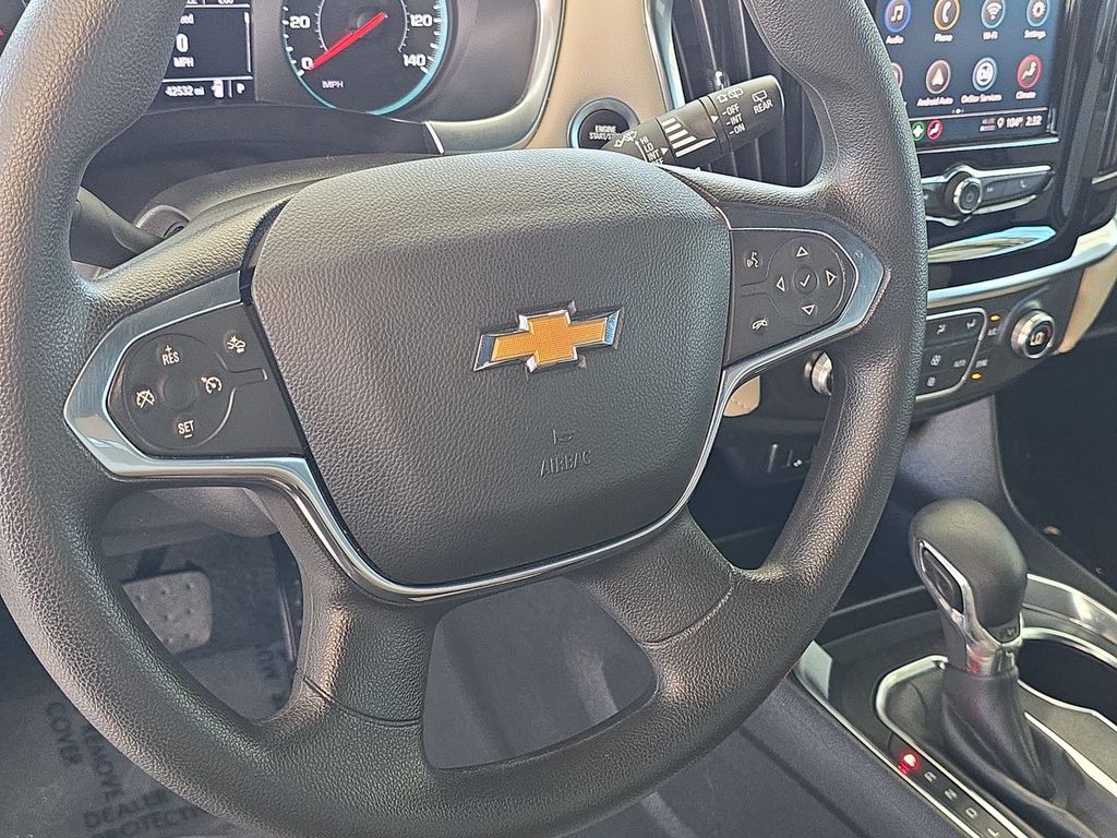 2022 Chevrolet Traverse LS photo 9