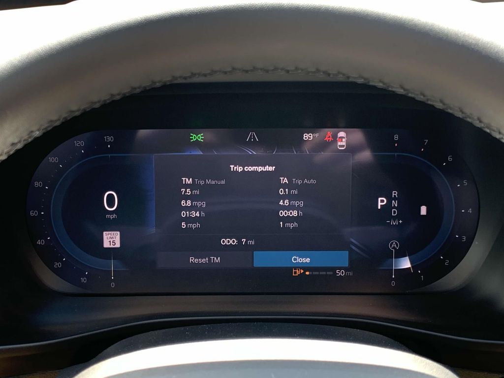 2025 Volvo XC40 AWD Plus photo 6