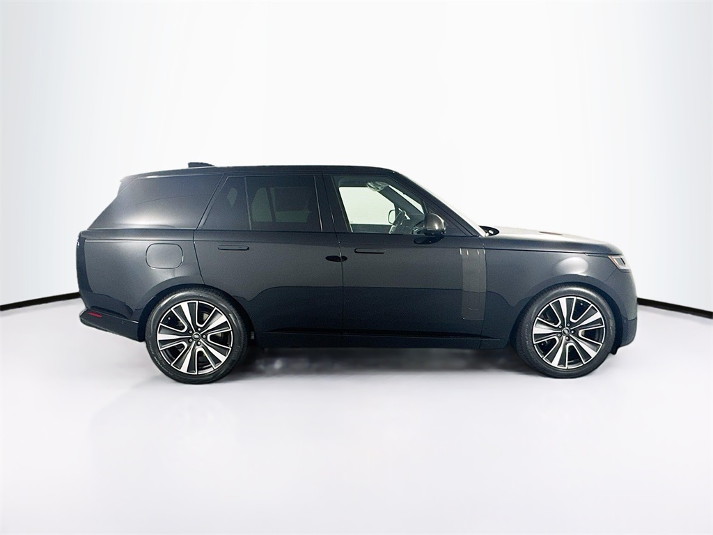 2025 Land Rover Range Rover SE photo 4