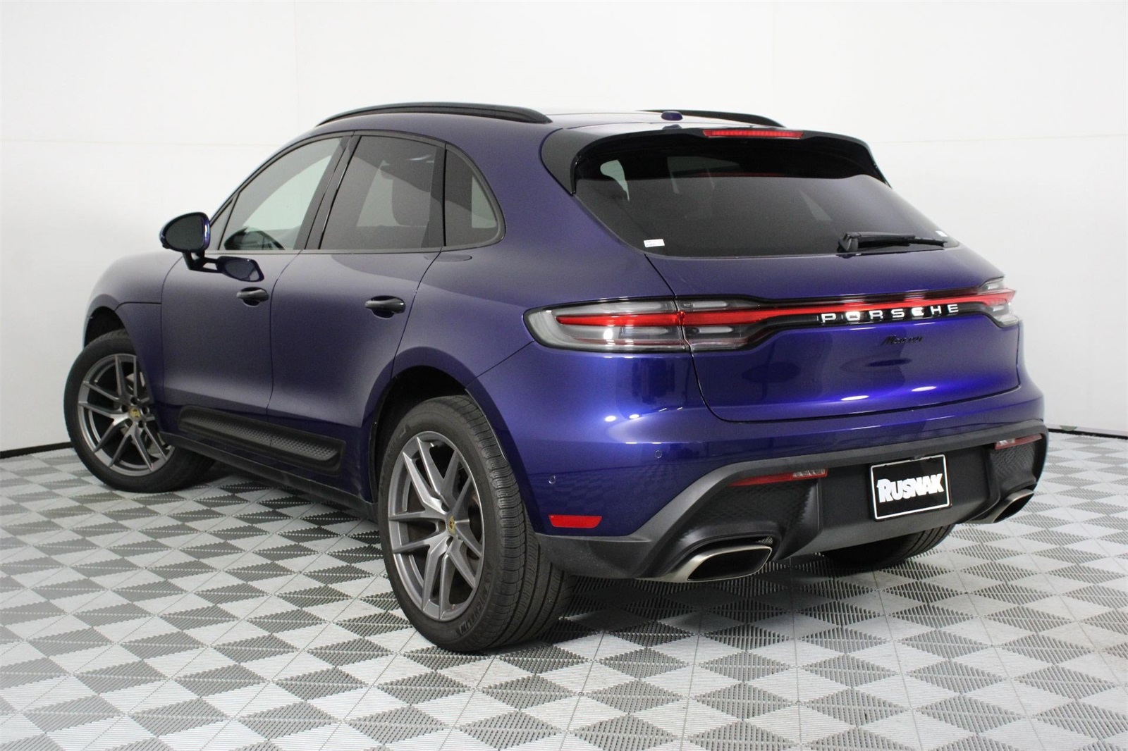 2023 Porsche Macan T photo 3