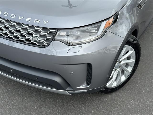 2025 Land Rover Discovery P300 S photo 2
