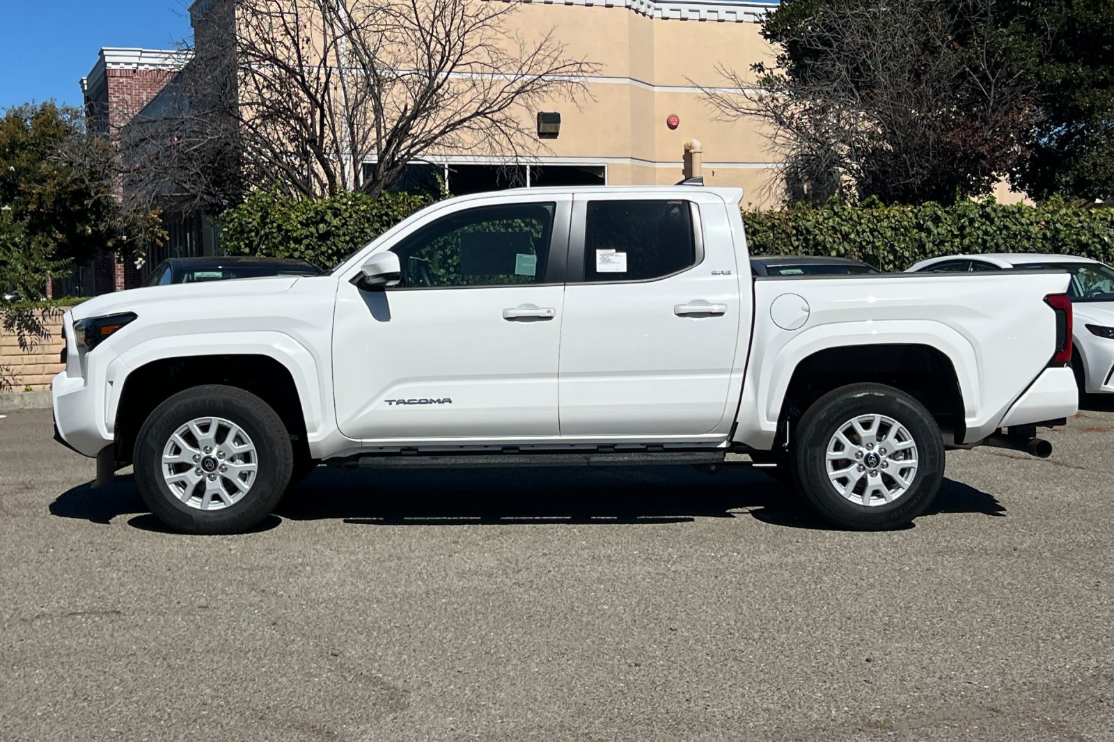 2025 Toyota Tacoma SR5 4x4 Double Cab photo 6