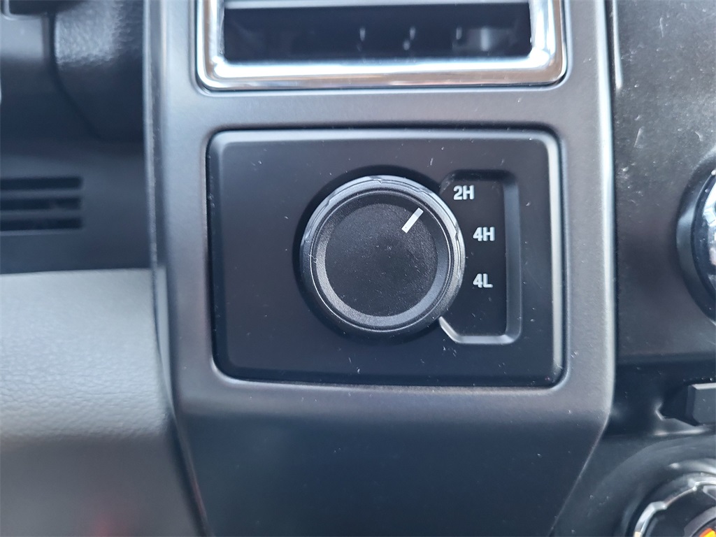 2016 Ford F-150 XLT photo 26