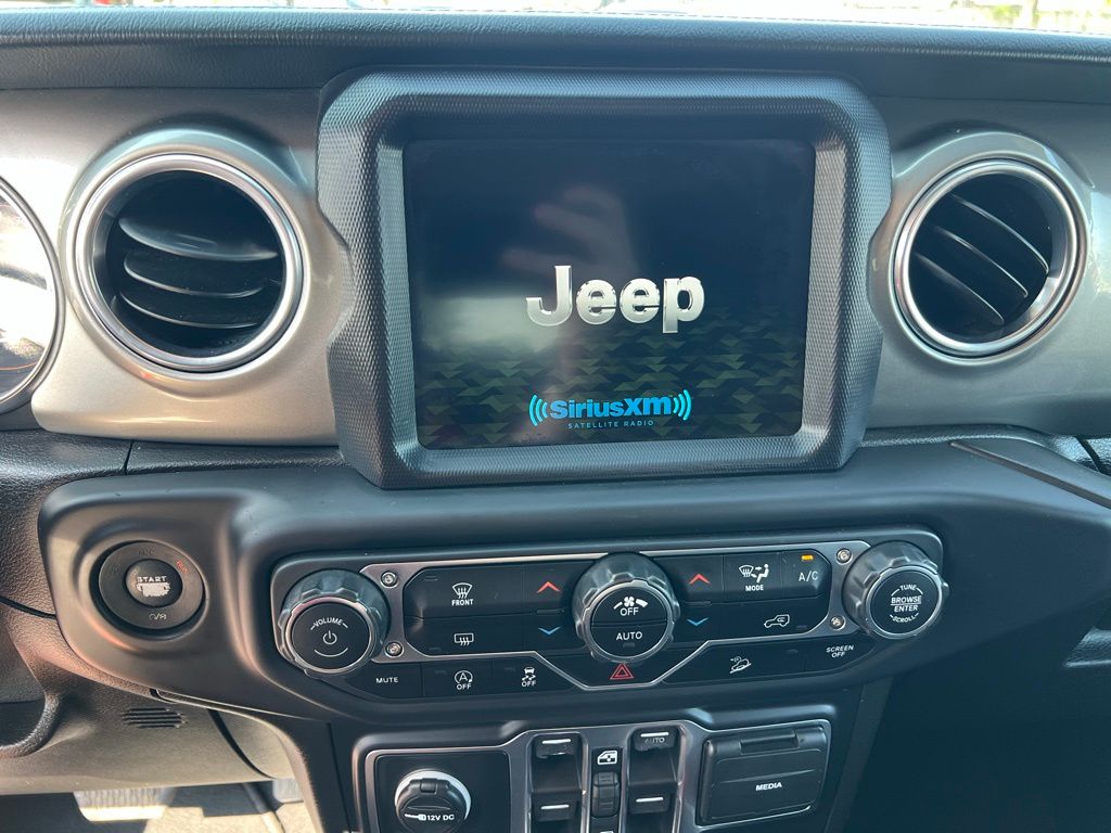 2019 Jeep Wrangler Unlimited Sahara photo 30