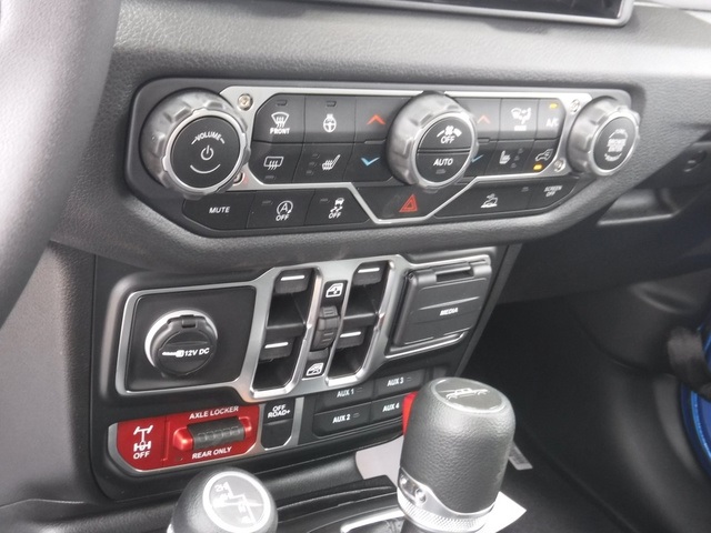 2025 Jeep Gladiator Sport photo 18
