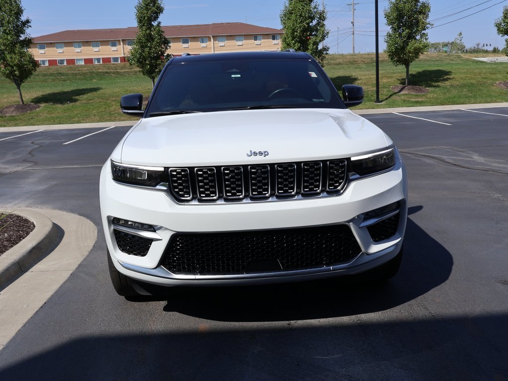 2023 Jeep Grand Cherokee Summit photo 3
