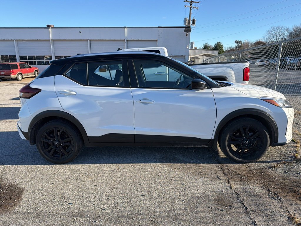2023 Nissan Kicks SV photo 2