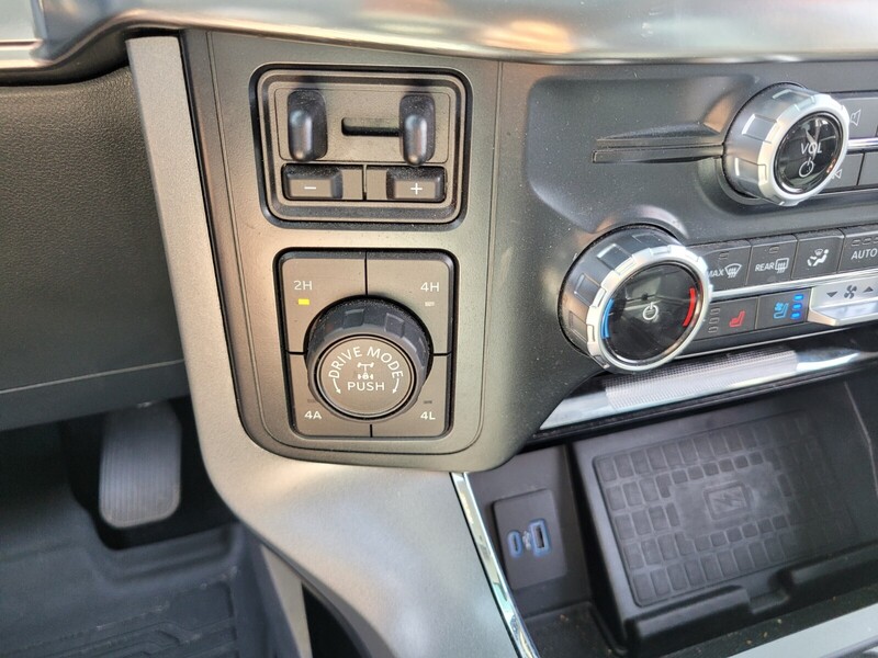 2022 Ford F-150 Lariat photo 25