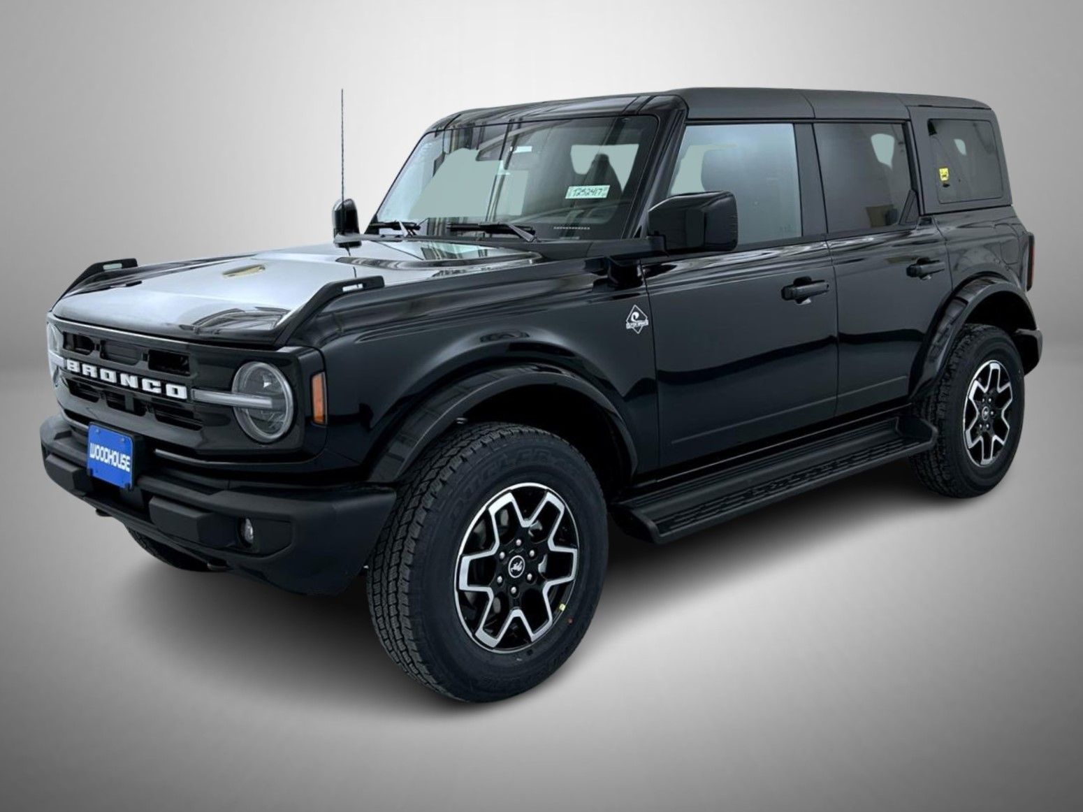 2025 Ford Bronco 4-Door Outer Banks's photo