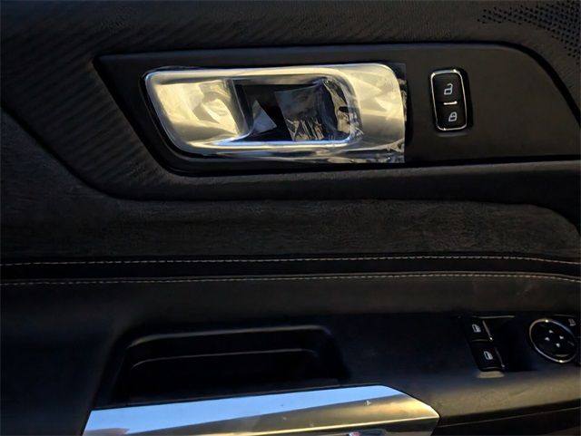 2025 Ford Mustang EcoBoost photo 5