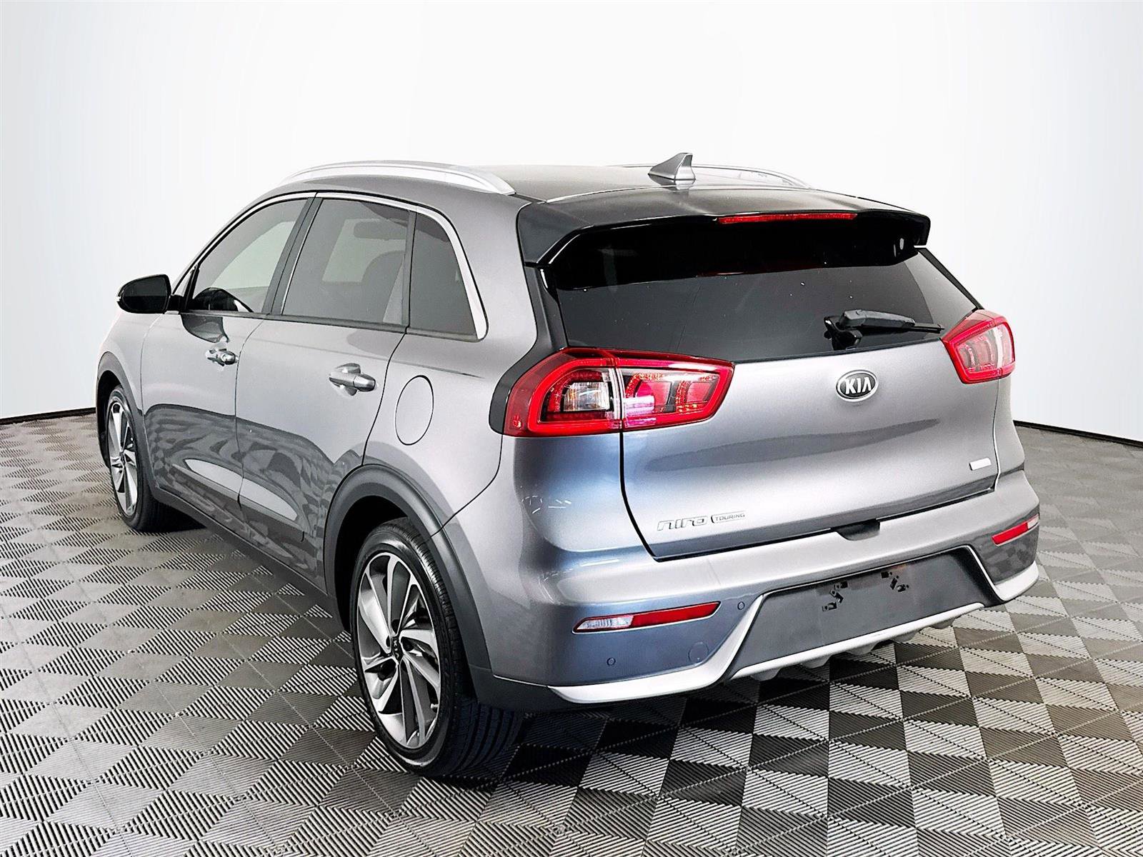 2017 Kia Niro Touring photo 3