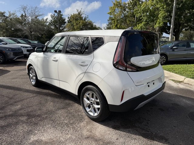 2023 Kia Soul LX photo 3