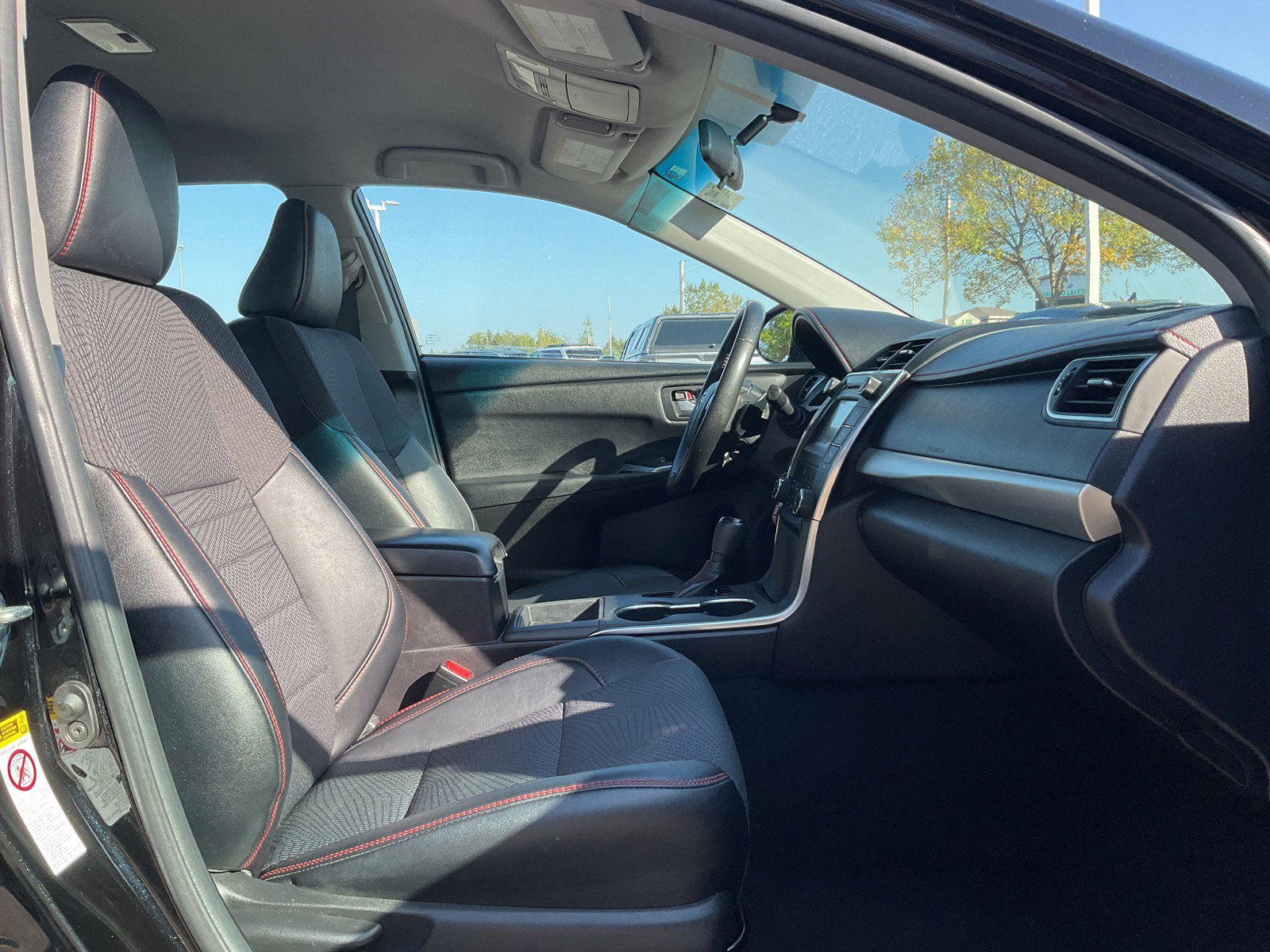 2016 Toyota Camry SE photo 12