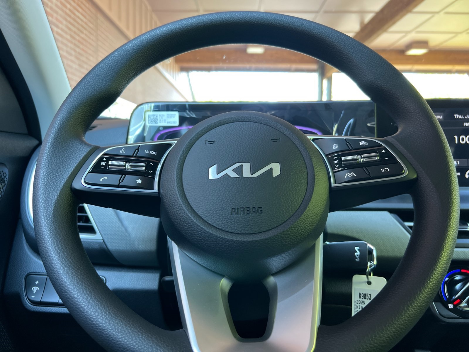 2025 Kia Seltos LX photo 19