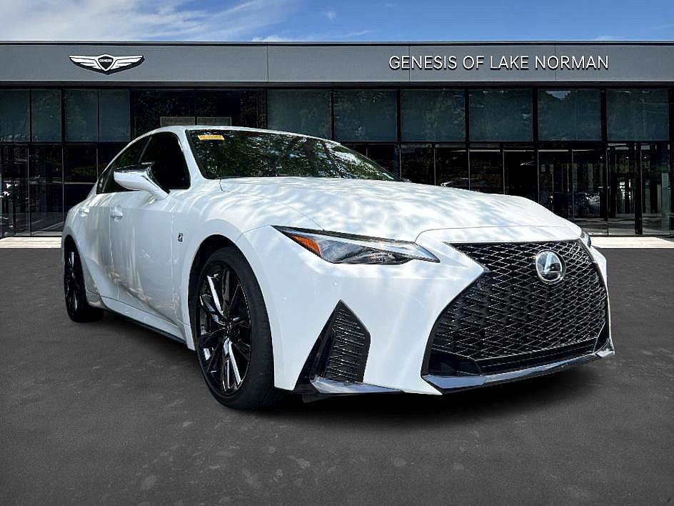 2024 Lexus IS 300 F SPORT photo 3