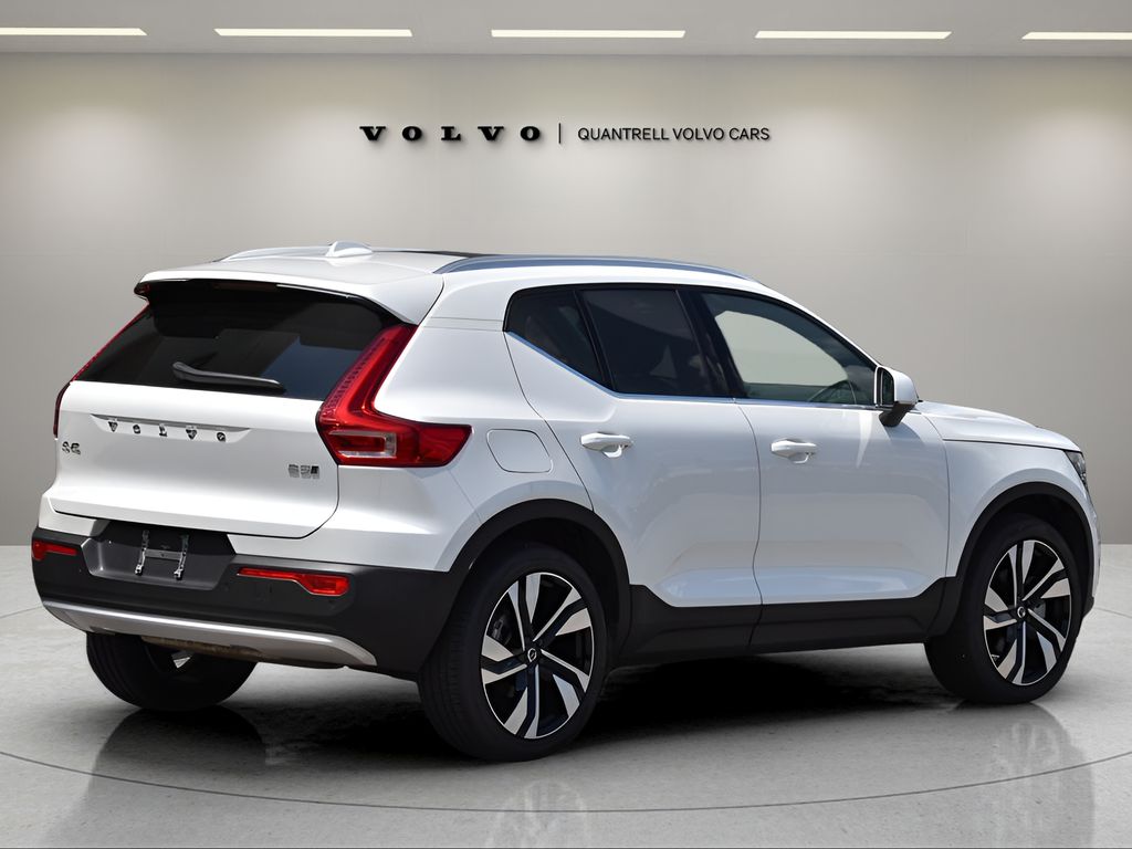 2025 Volvo XC40 photo 4