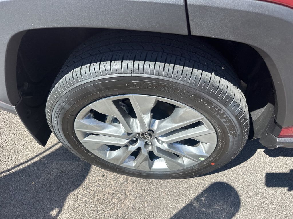 2025 Toyota RAV4 XLE Premium photo 4