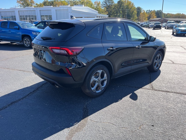 2025 Ford Escape ST-Line photo 3