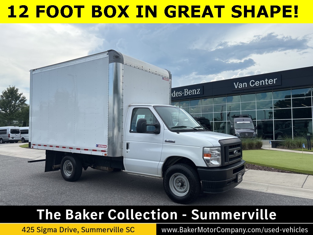 2022 Ford E-Series Cutaway Base