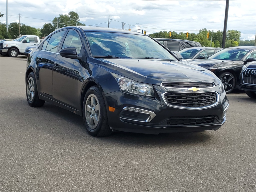 2015 Chevrolet Cruze photo 2