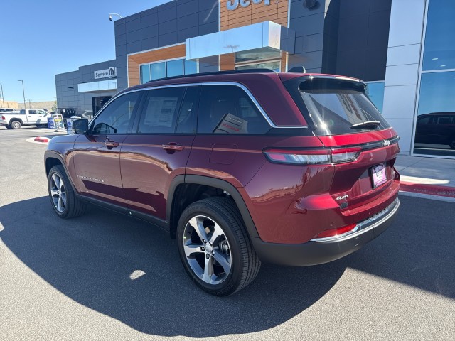 2025 Jeep Grand Cherokee Limited photo 3