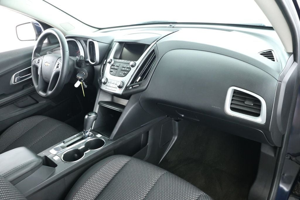 2017 Chevrolet Equinox LT photo 22