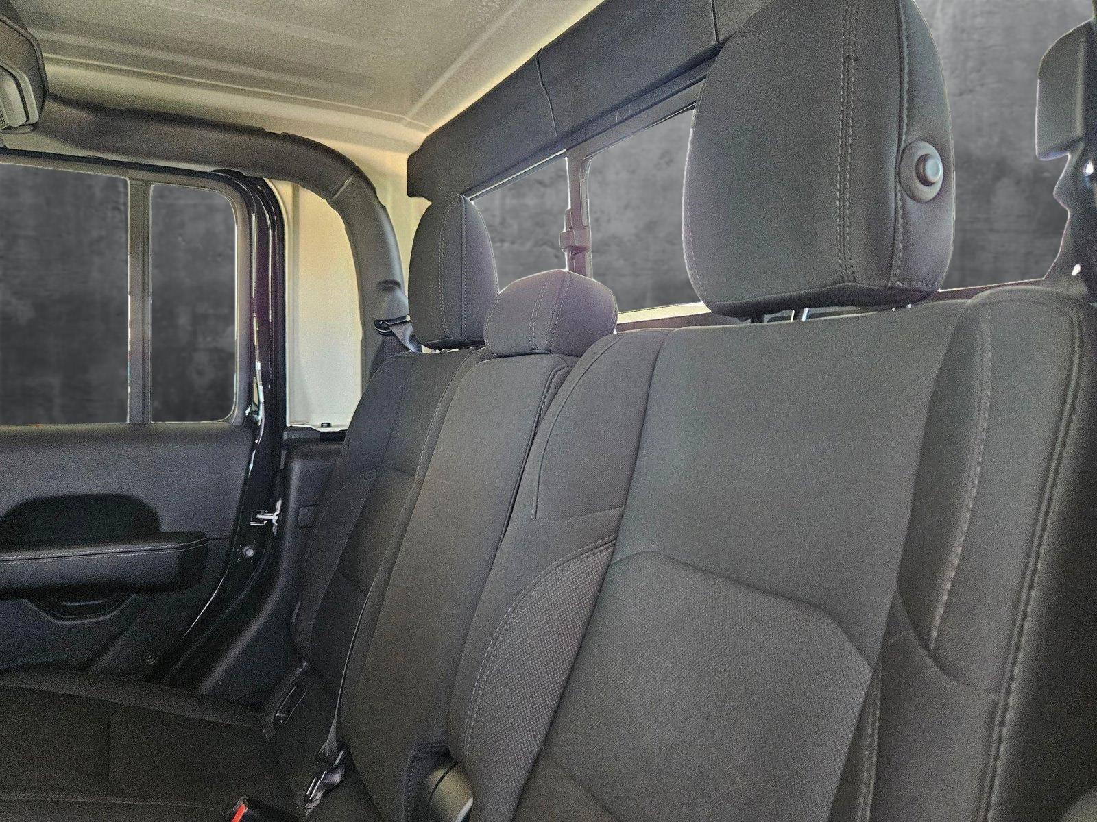 2022 Jeep Gladiator Overland photo 17