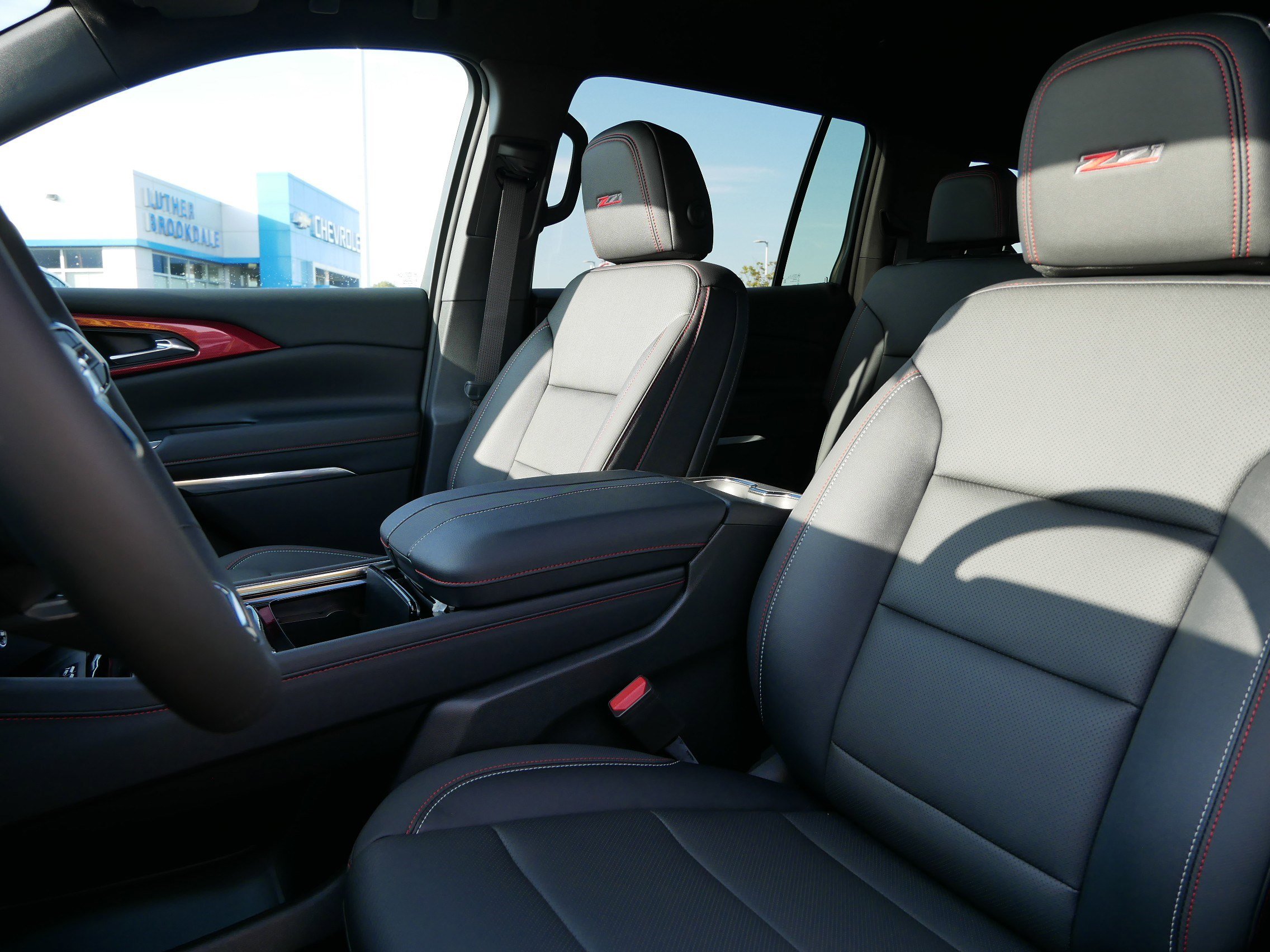 2026 Chevrolet Traverse Z71 photo 2