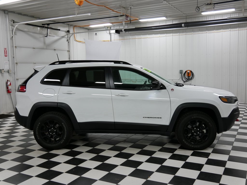 2022 Jeep Cherokee Trailhawk photo 2
