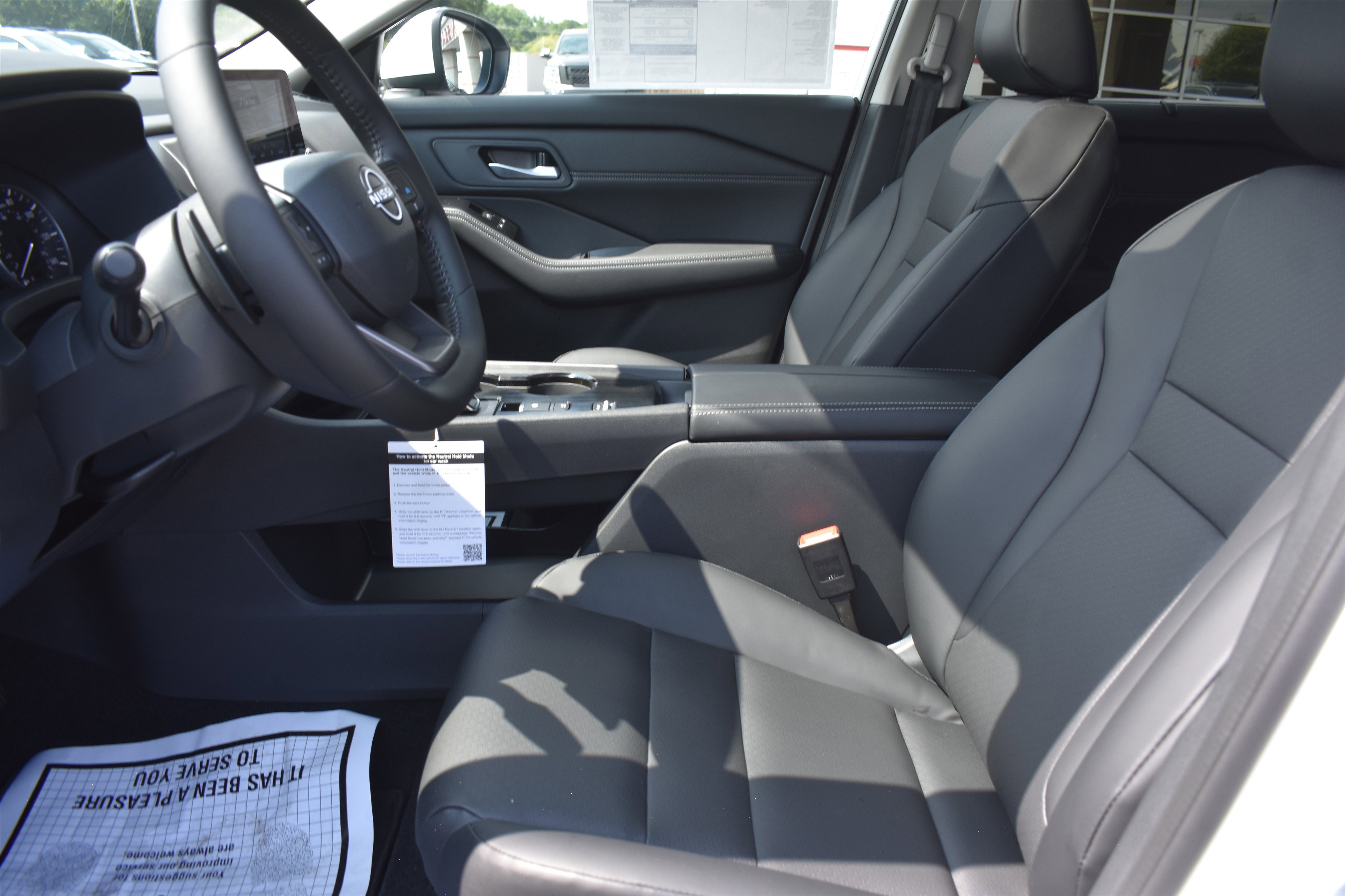 2026 Nissan Rogue SV photo 3