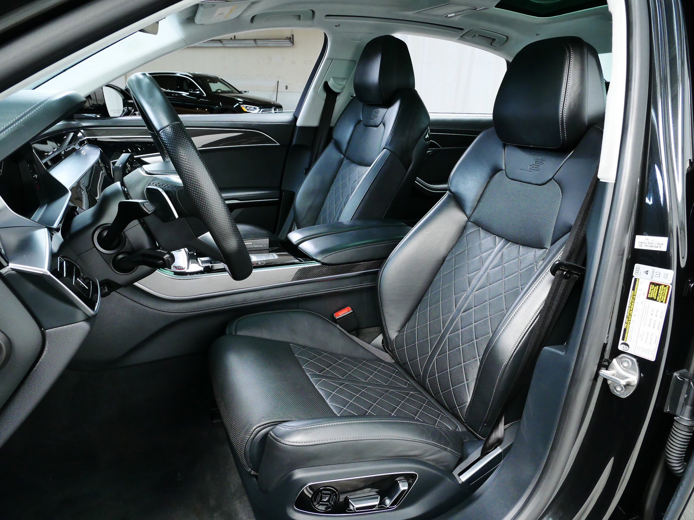 2022 Audi S8 4.0T Quattro photo 3