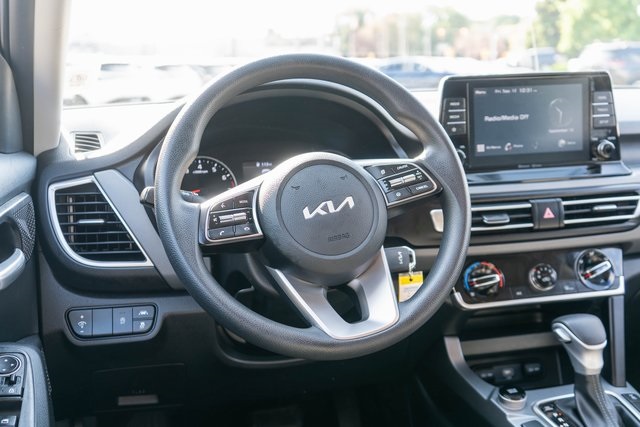 2023 Kia Seltos LX photo 12