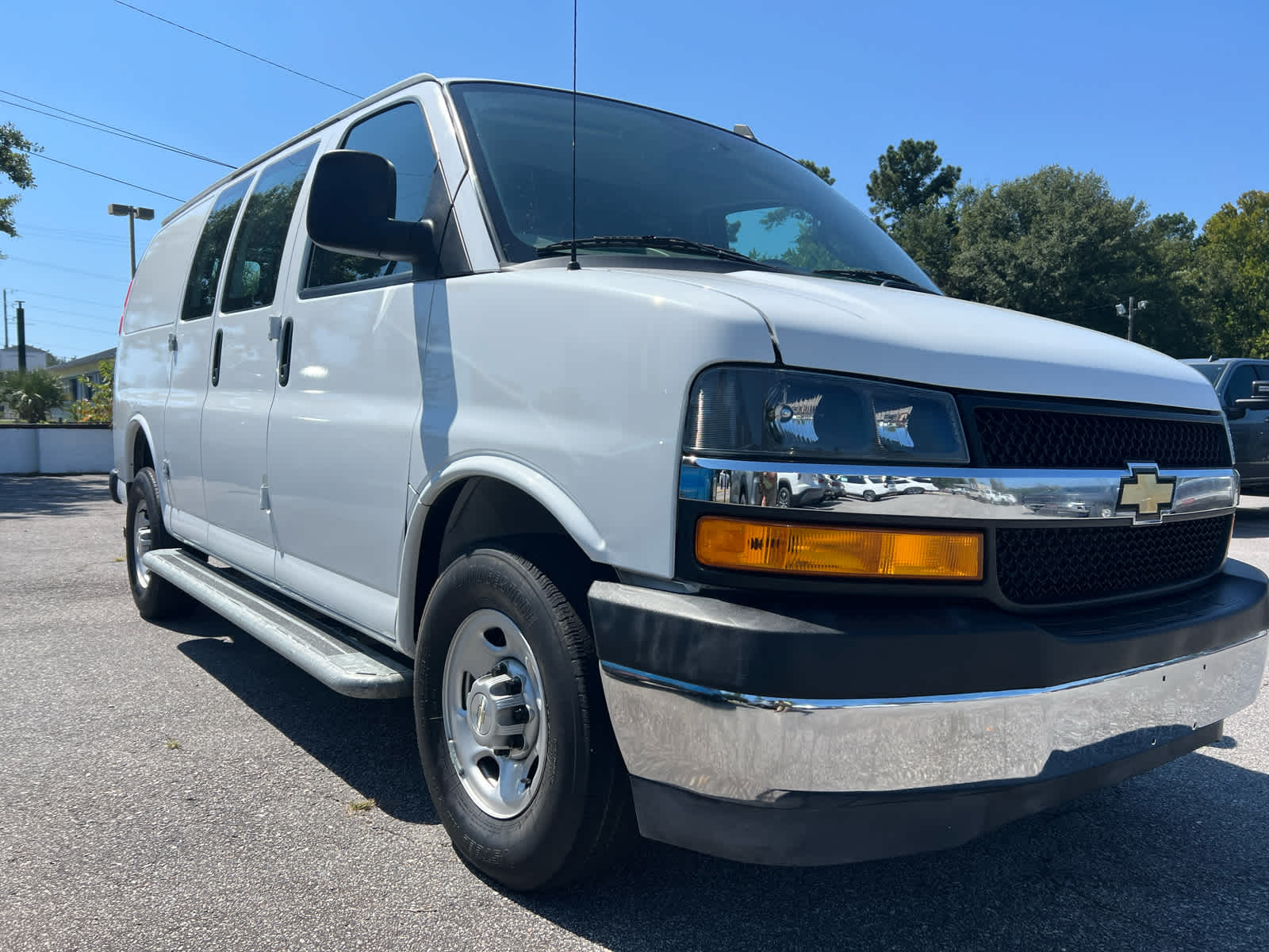 2023 Chevrolet Express Cargo 2500 photo 2