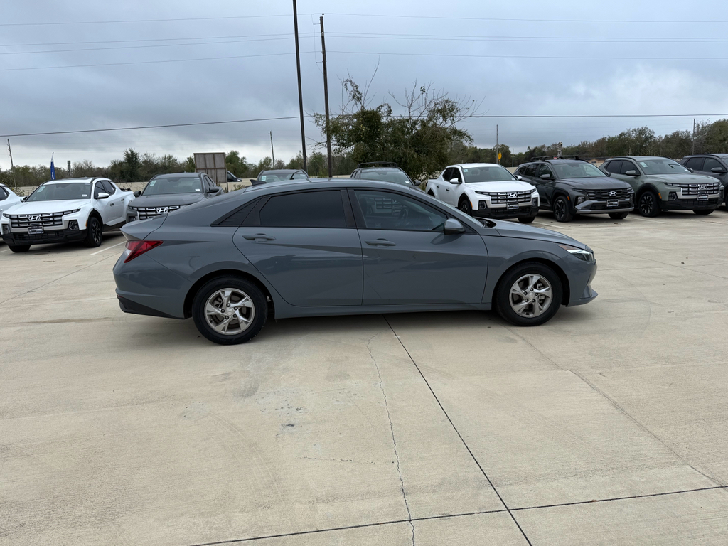 2021 Hyundai Elantra SE photo 4