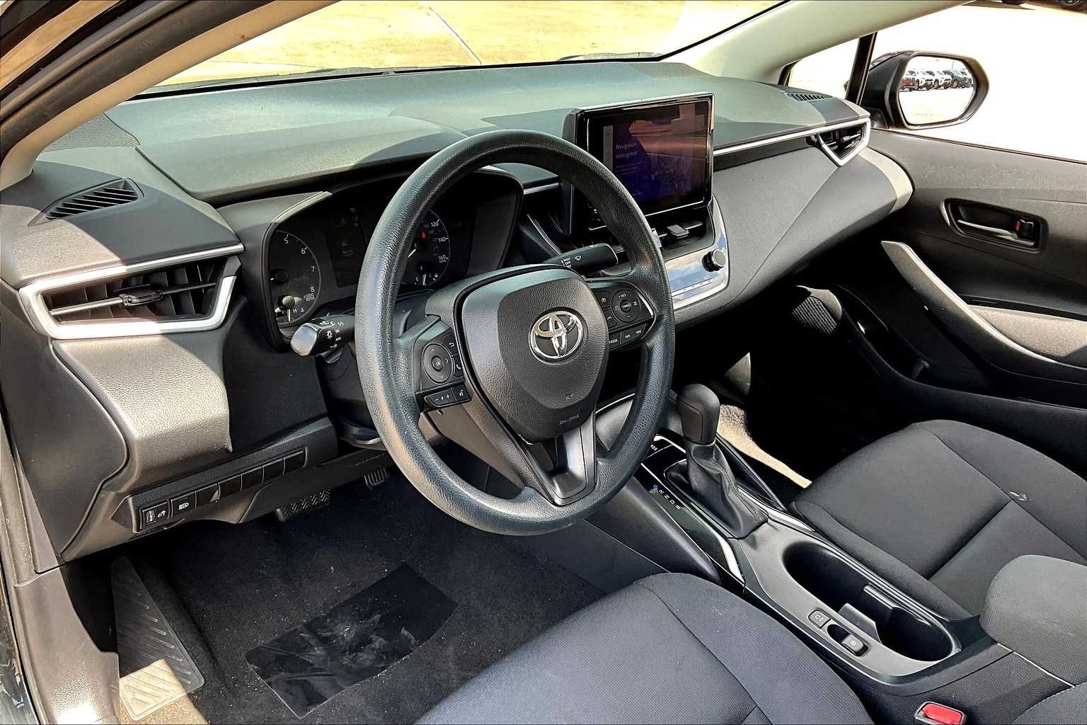 2023 Toyota Corolla LE photo 16