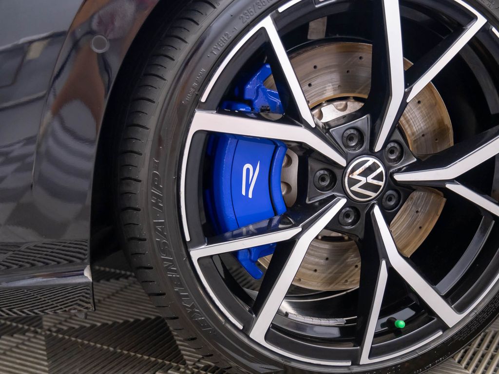 2024 Volkswagen Golf R photo 31