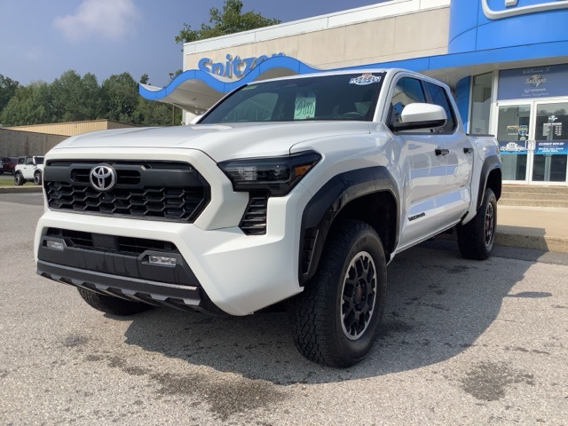 2024 Toyota Tacoma TRD Off-Road photo 2