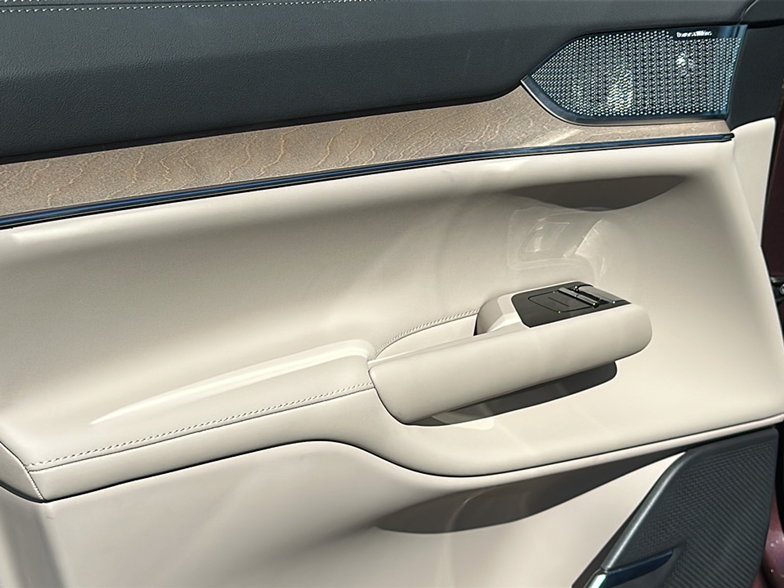 2025 Volvo EX90 Twin Motor Performance Ultra photo 8