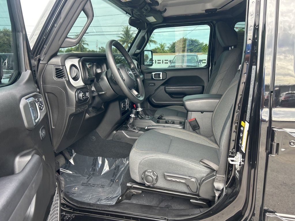 2024 Jeep Gladiator photo 9