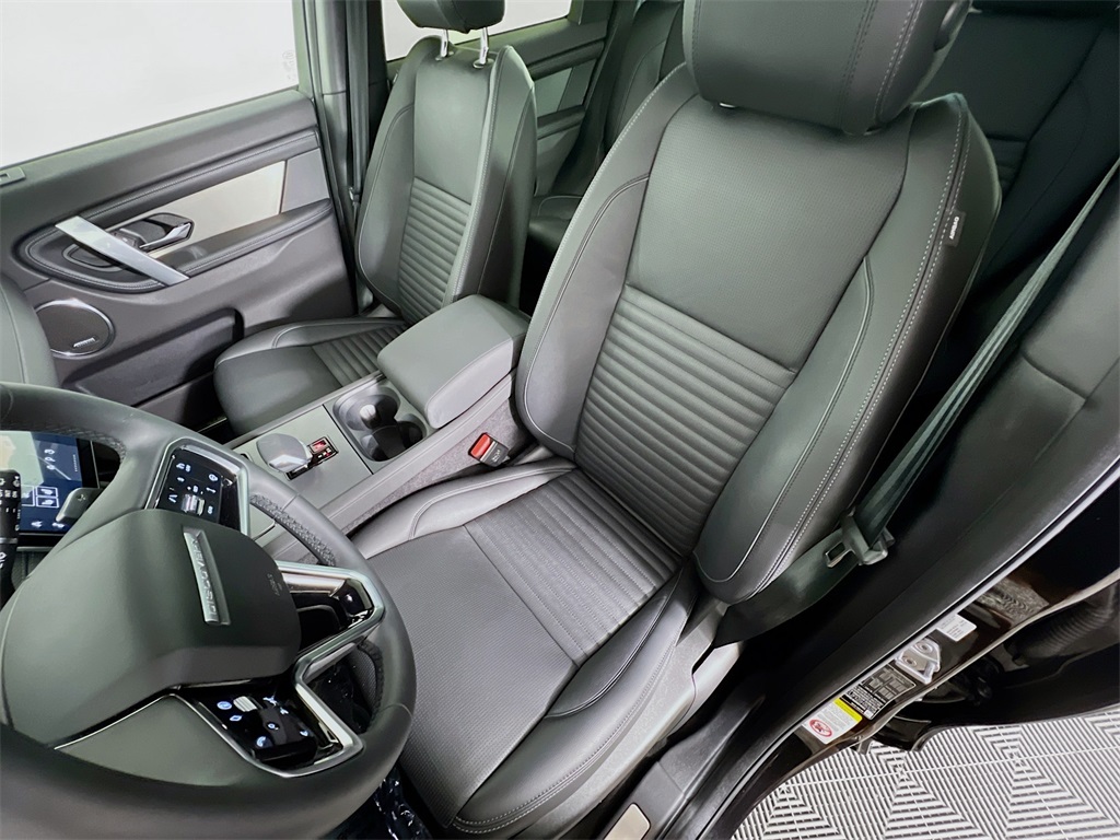 2025 Land Rover Discovery Sport Dynamic SE photo 19