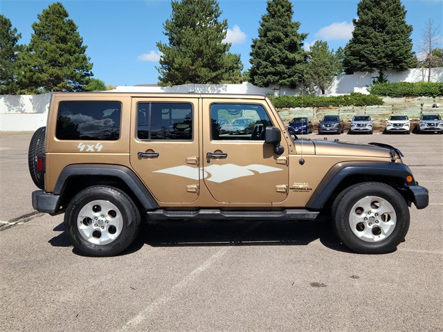 2015 Jeep Wrangler Unlimited Sahara photo 2
